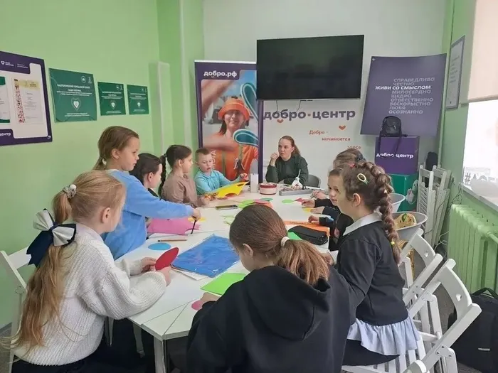 Мастер-класс по украшению декоративных яиц  для старшей группы кружка "Творческая палитра"