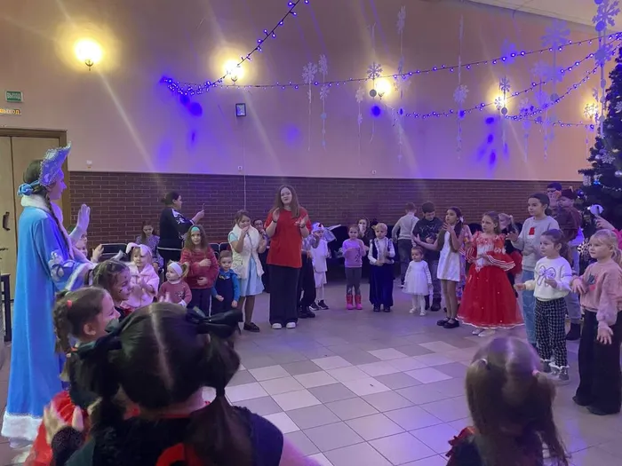 Театрализованное представление «По сказочным дорожкам...»,