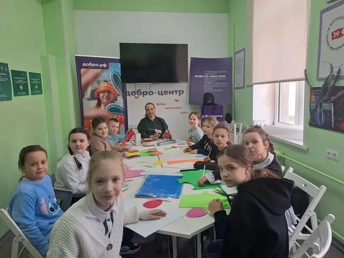 Мастер-класс по украшению декоративных яиц  для старшей группы кружка "Творческая палитра"