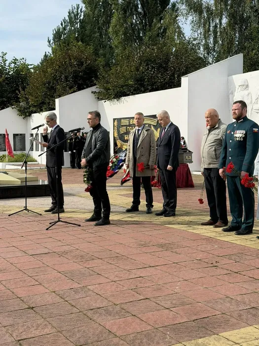 Церемония перезахоронения советских воинов в Ладушкине.