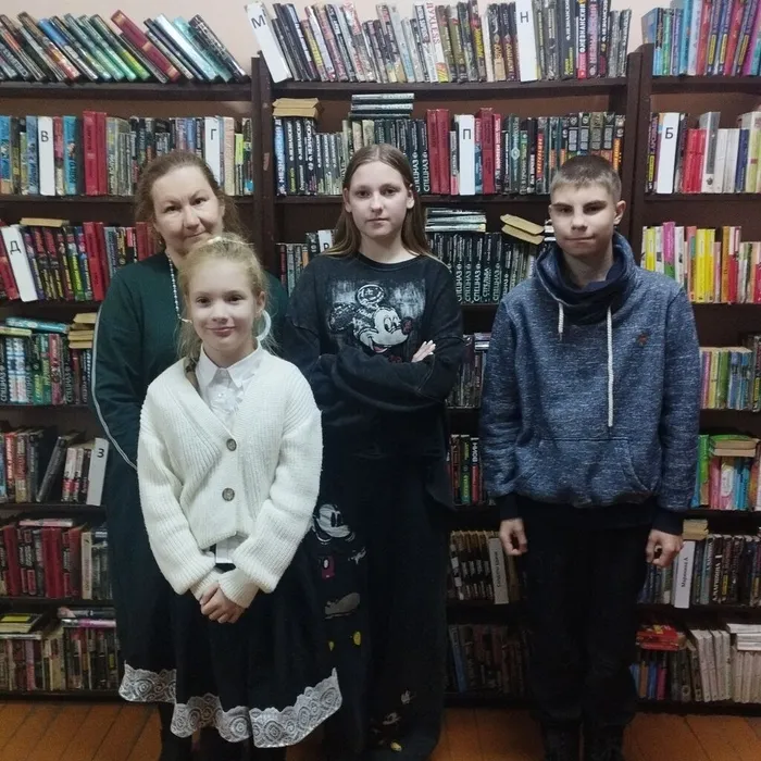 Праздничная программа «Поговорим о маме»