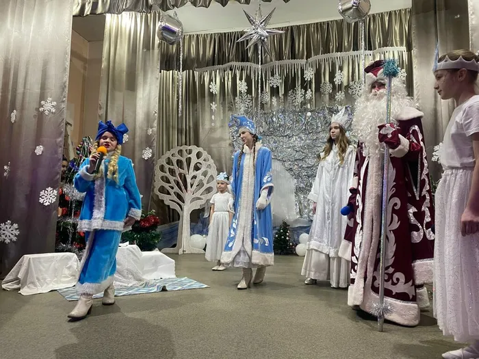 Театрализованное представление «По сказочным дорожкам...»,