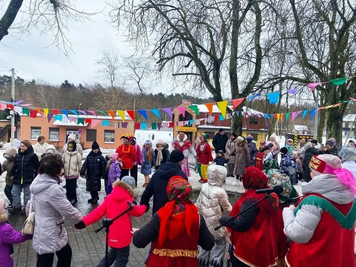 **Яркая встреча Масленицы у Центра культуры**