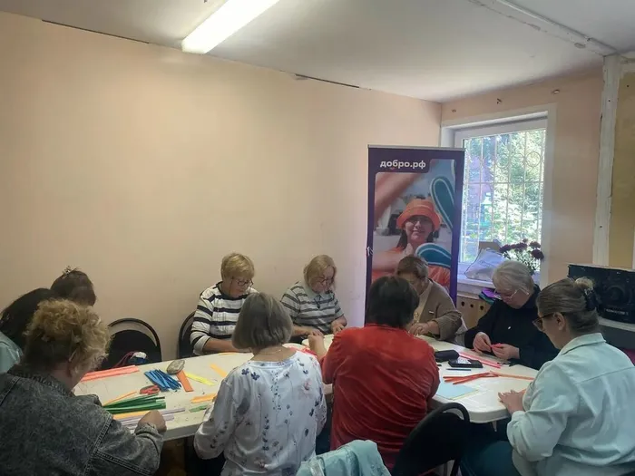 Занятия по декоративно- прикладному творчеству в рамках проекта " Нам года, не беда!"