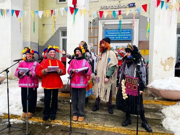 **Яркая встреча Масленицы у Центра культуры**