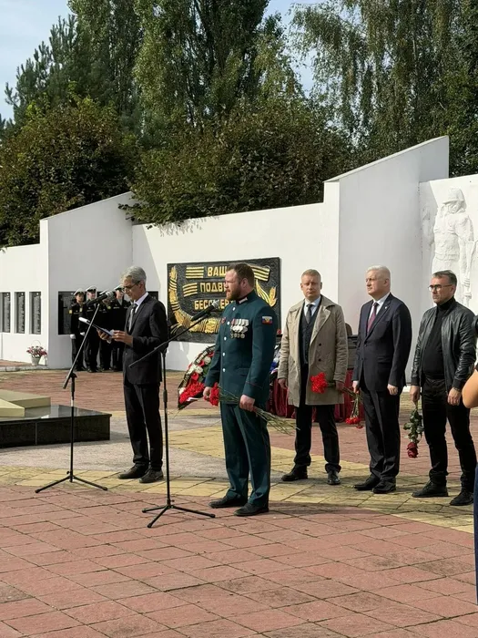 Церемония перезахоронения советских воинов в Ладушкине.