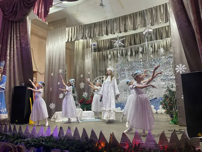 Театрализованное представление «По сказочным дорожкам...»,