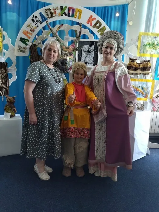 Защита выставки декоративно прикладного творчества "Калейдоскоп красок"