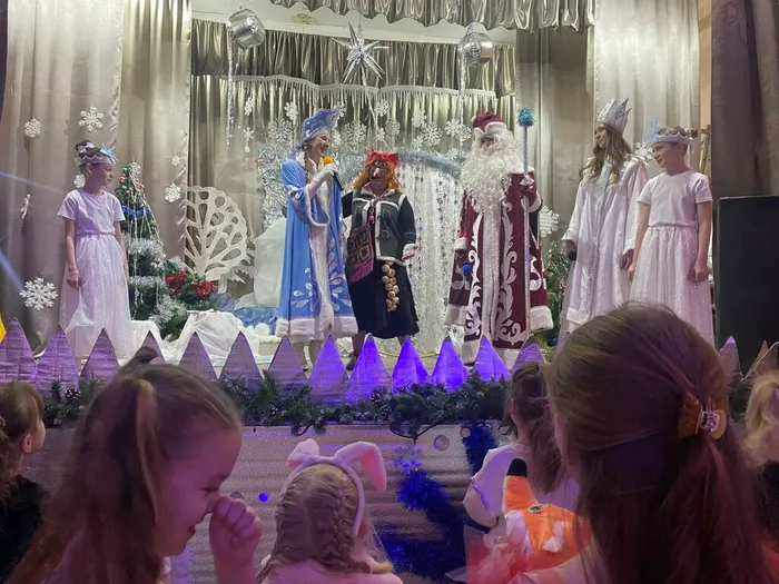 Театрализованное представление «По сказочным дорожкам...»,