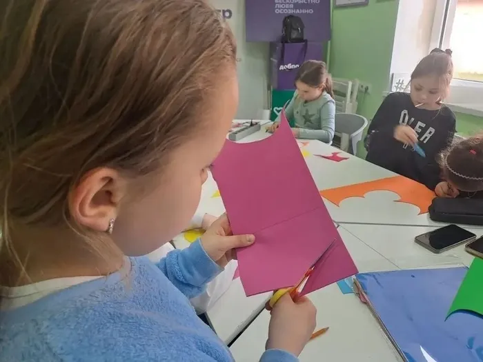 Мастер-класс по украшению декоративных яиц  для старшей группы кружка "Творческая палитра"