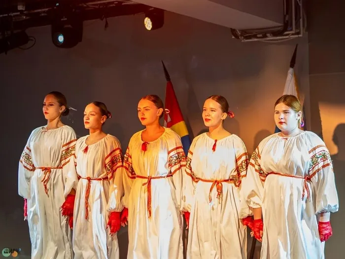 С Днём Государственного флага России!