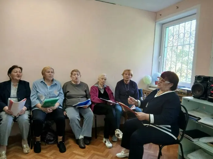 Занятие по вокалу для участниц проекта «Нам года — не беда!»