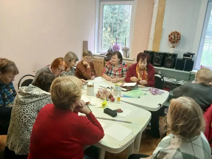Занятие по декоративно-прикладному искусству в рамках проекта «Нам года, не беда!