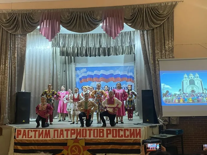 Ежегодный муниципальный конкурс патриотических программ "Растим патриотов России"