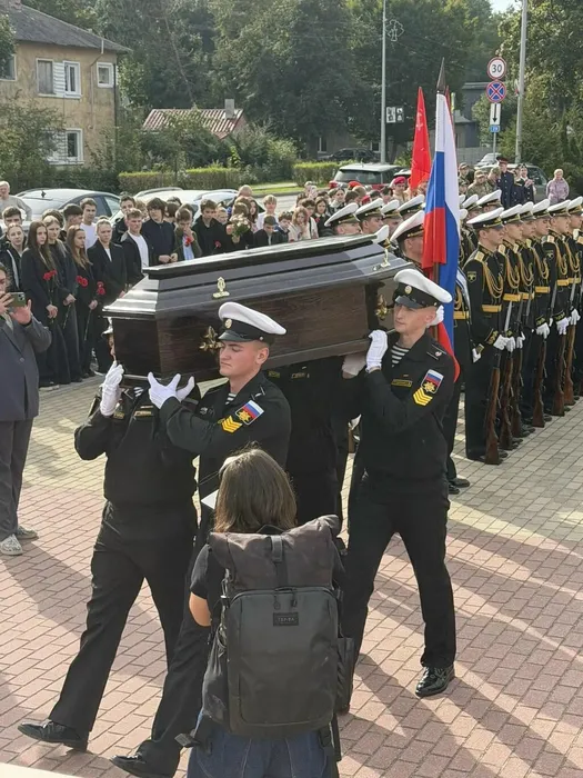 Церемония перезахоронения советских воинов в Ладушкине
