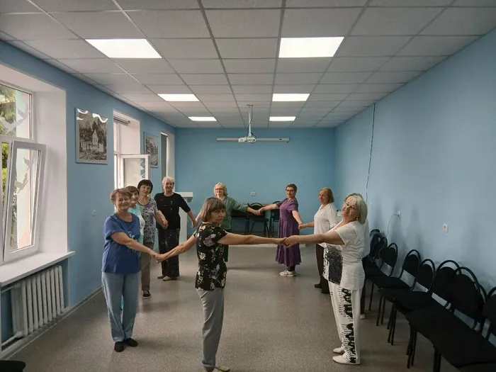 Занятия по хореографии. Проект" Нам года, не беда"