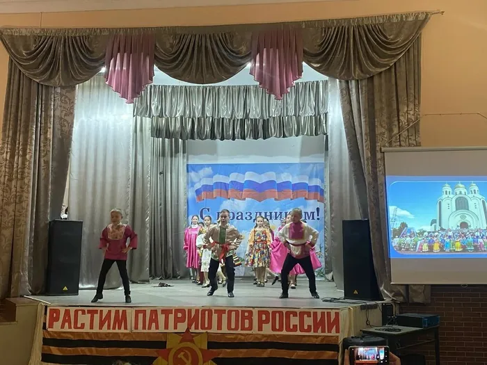 Ежегодный муниципальный конкурс патриотических программ "Растим патриотов России"