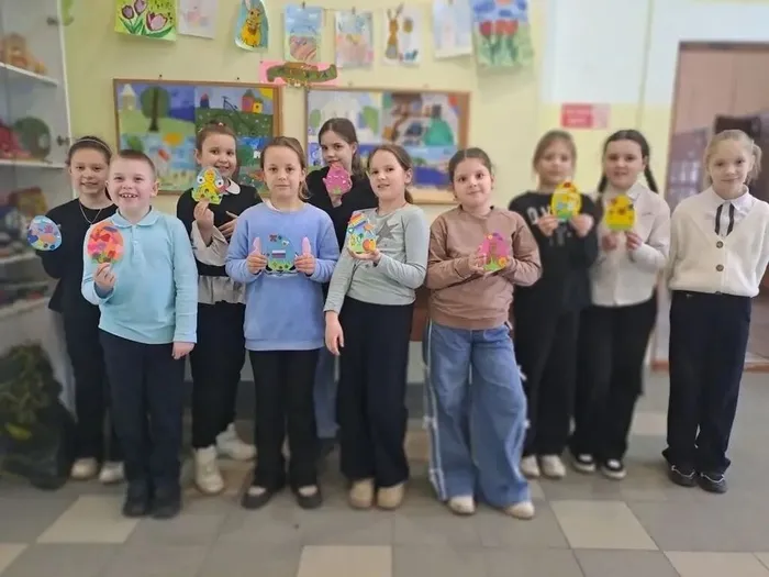 Мастер-класс по украшению декоративных яиц  для старшей группы кружка "Творческая палитра"