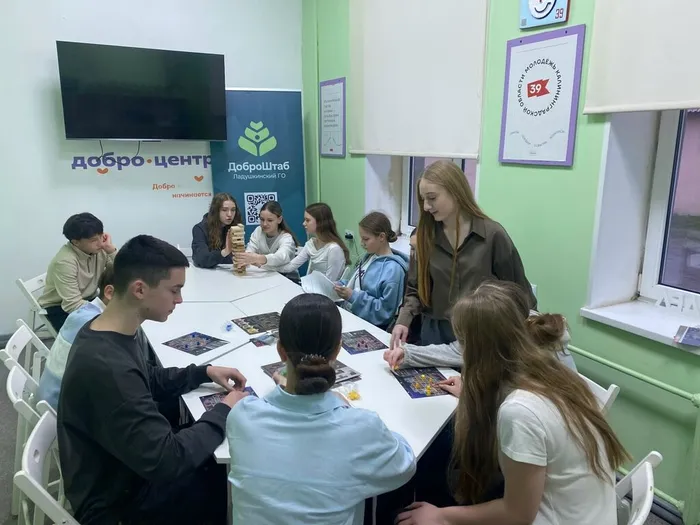 Молодёжь города впервые сыграла в настольную игру «Космические города»...