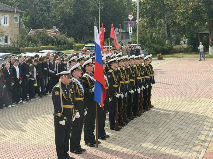Церемония перезахоронения советских воинов в Ладушкине.