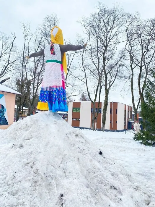 **Яркая встреча Масленицы у Центра культуры**