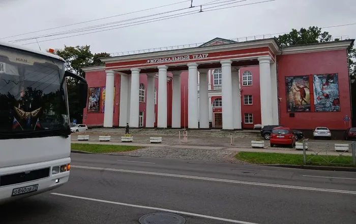 Вдохновляющая поездка участников проекта "Нам года не беда!" в музыкальный театр!